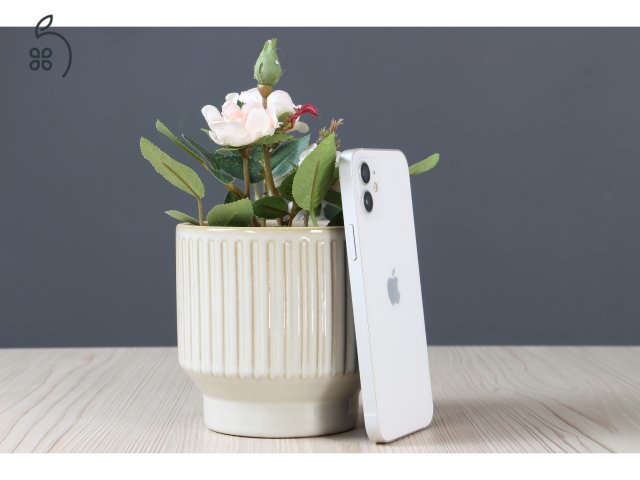 Használt Apple iPhone 12 64GB fehér B US-6132