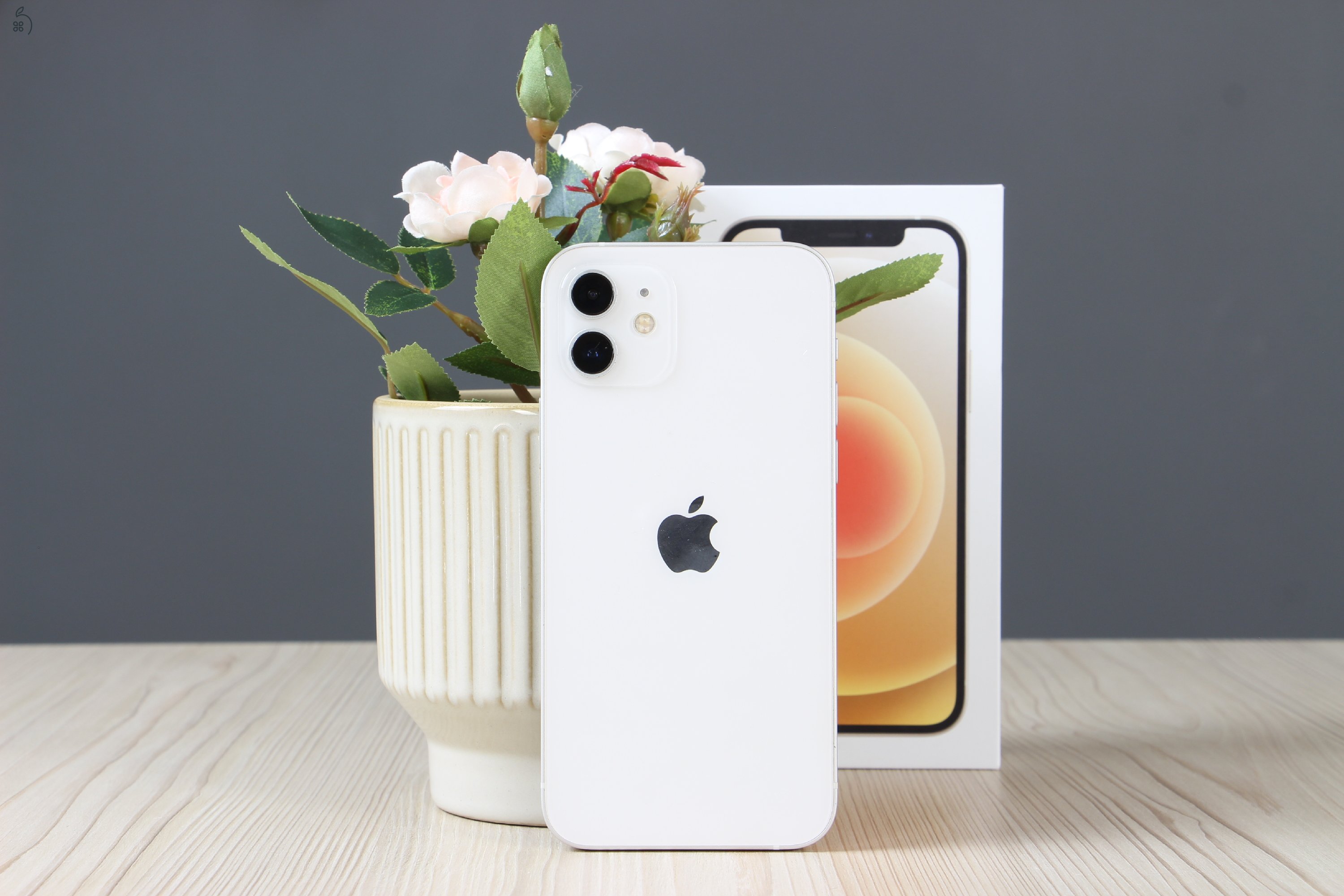 Használt Apple iPhone 12 64GB fehér B US-6132