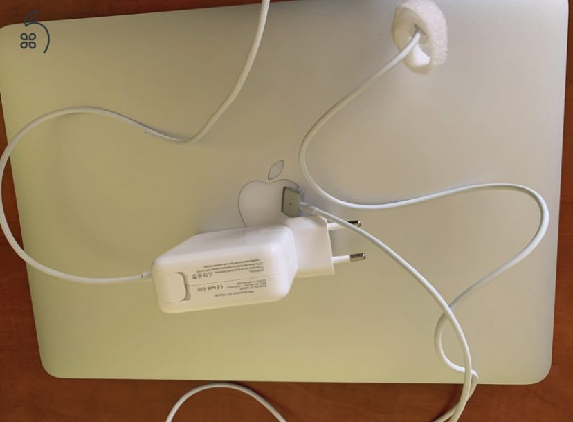 MacBook Air – 8 GB RAM, 128 GB SSD + Tartozékok