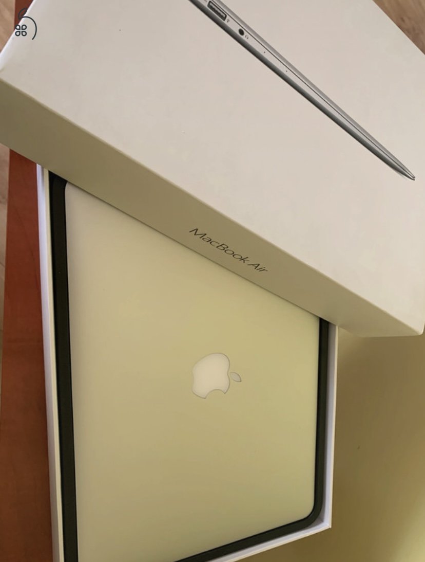 MacBook Air – 8 GB RAM, 128 GB SSD + Tartozékok
