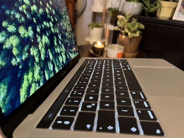 MacBook Pro (13 hüvelykes, 2019, négy Thunderbolt 3 port)