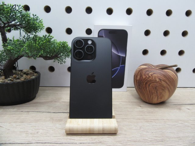 Apple iPhone 16 Pro - Black Titanium - Használt, karcmentes