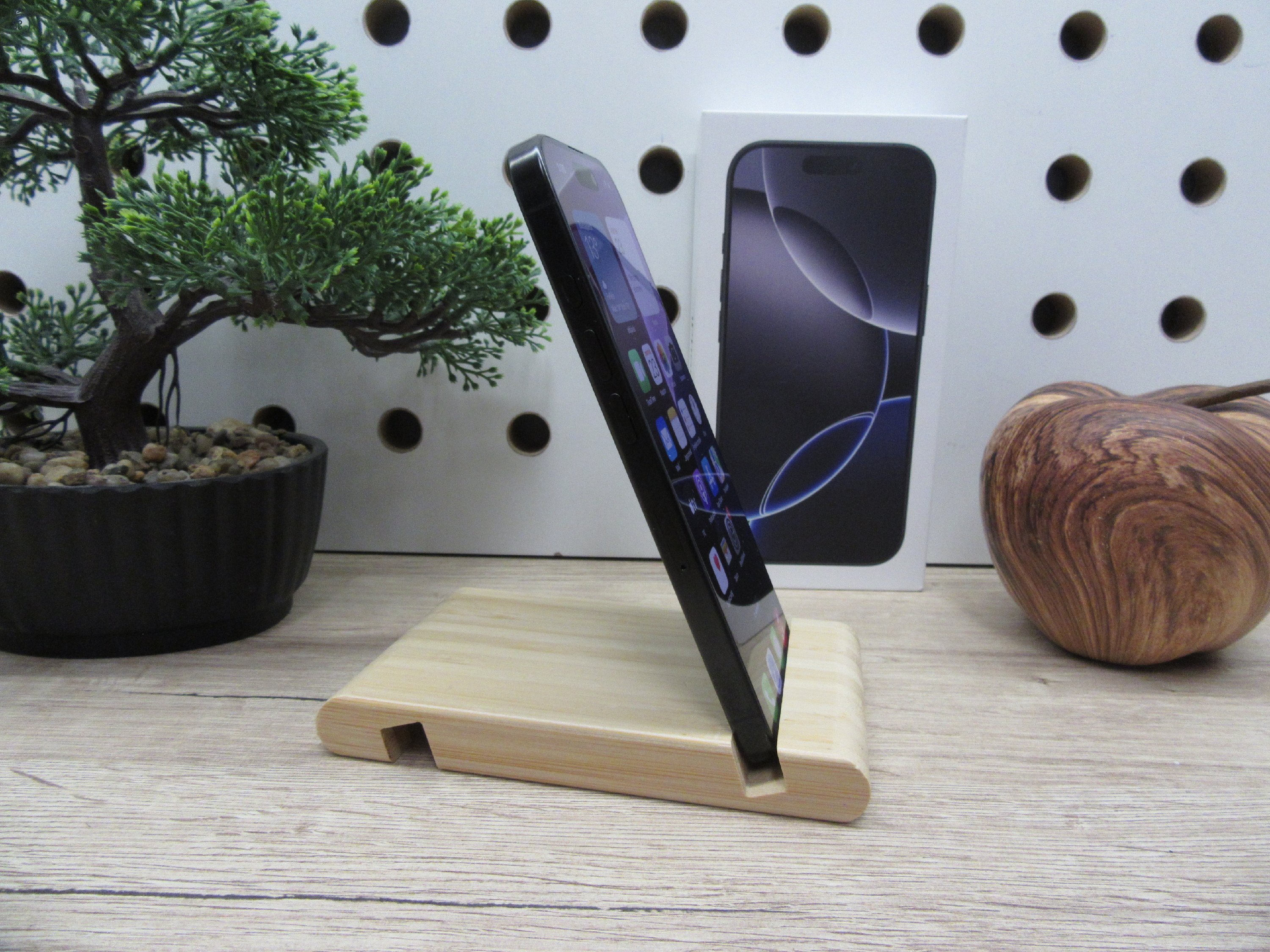 Apple iPhone 16 Pro - Black Titanium - Használt, karcmentes