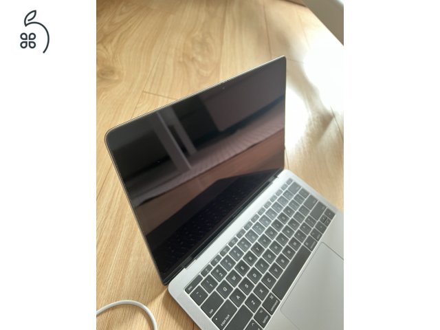 Apple Macbook Pro 13” 2017 128 GB Angol Billentyűzet