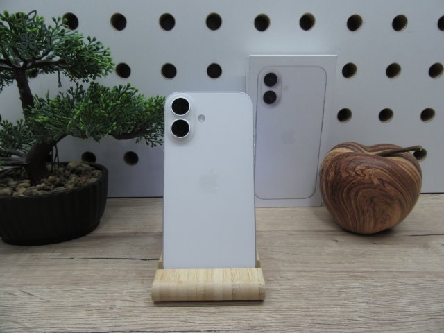 Apple iPhone 16 - White - Használt, karcmentes