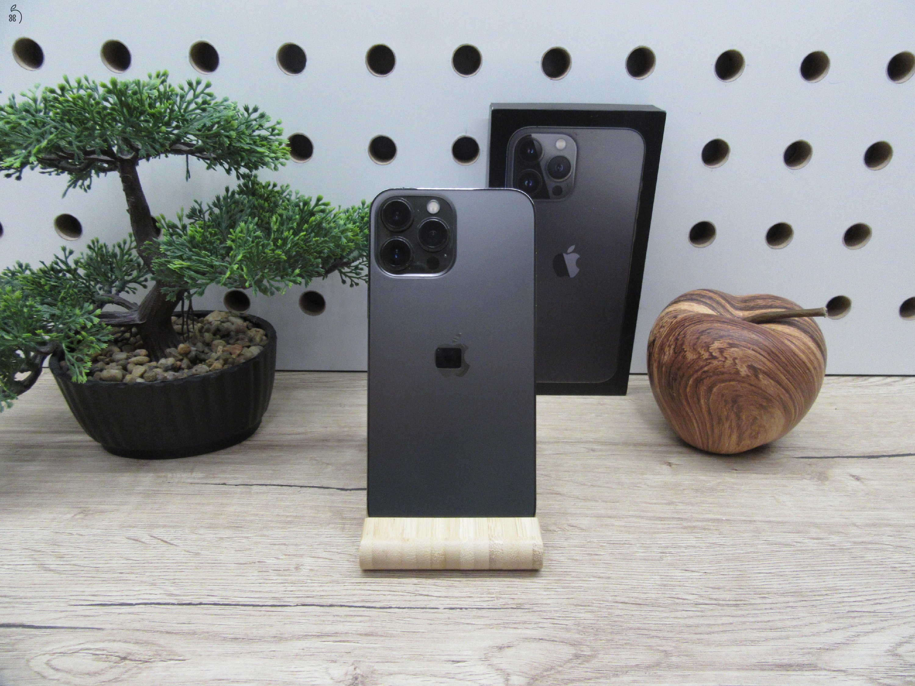 Apple iPhone 13 Pro Max - Graphite - Használt, újszerű, karcmentes