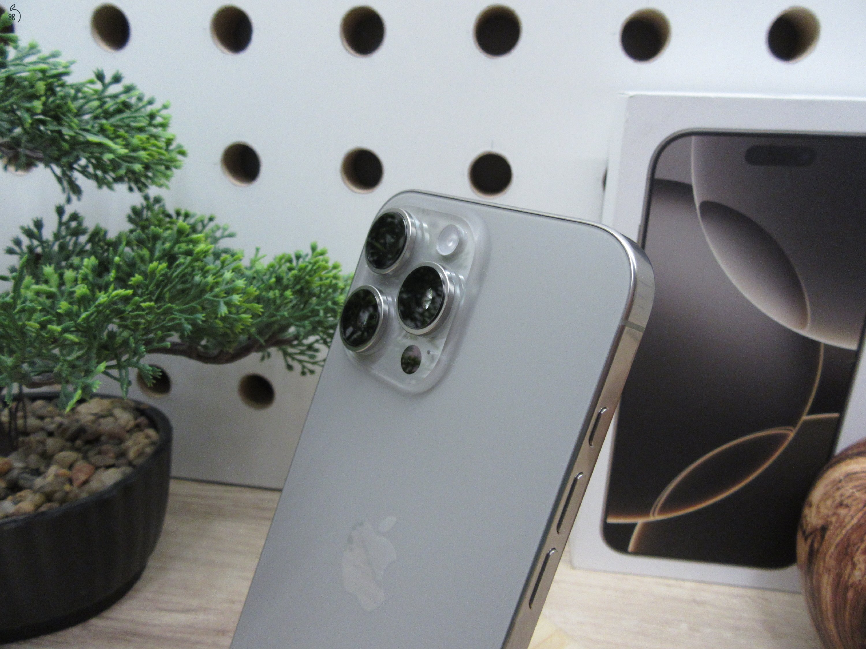 Apple 16 Pro Max - Natural Titanium - Új, kipróbált