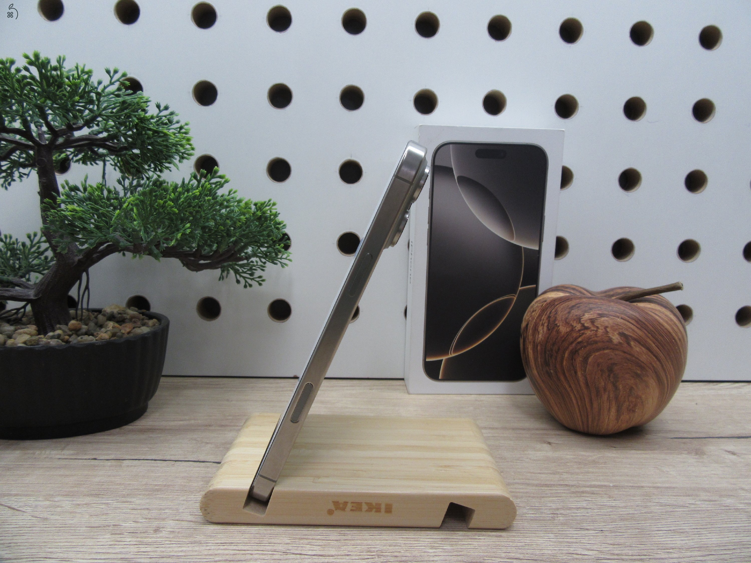 Apple 16 Pro Max - Natural Titanium - Új, kipróbált