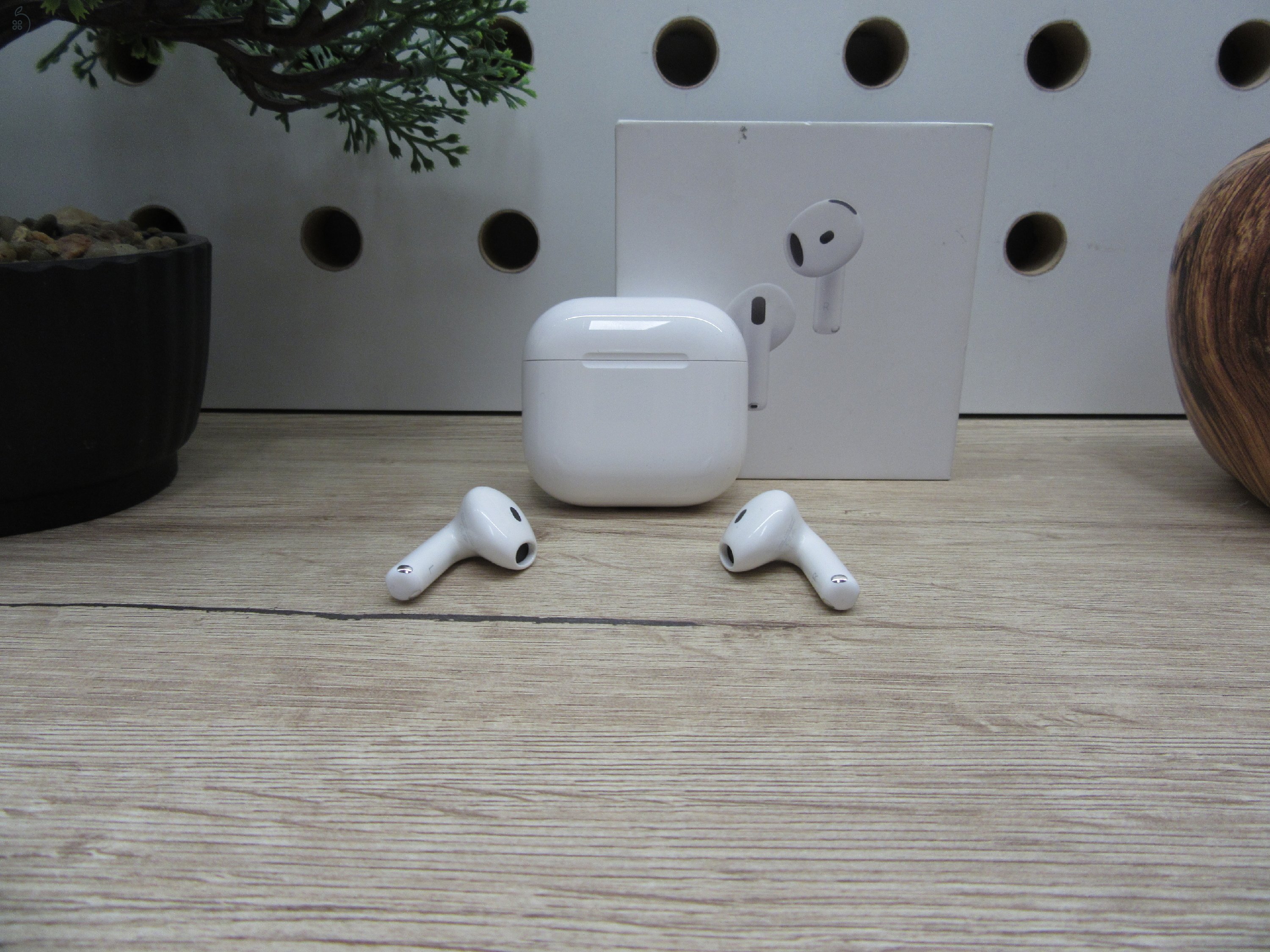 Apple Airpods 4 - Használt, karcmentes
