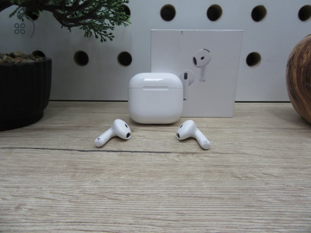 Apple Airpods 4 - Használt, karcmentes