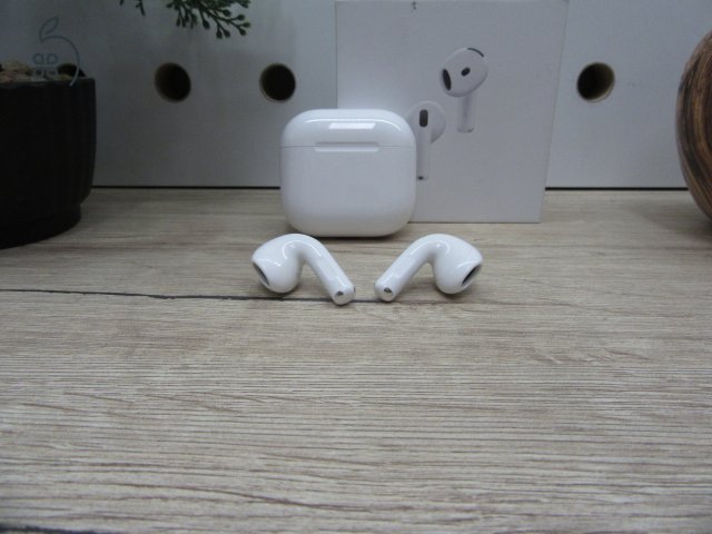 Apple Airpods 4 - Használt, karcmentes