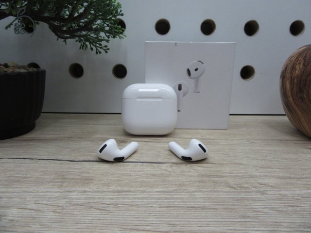 Apple Airpods 4 - Használt, karcmentes