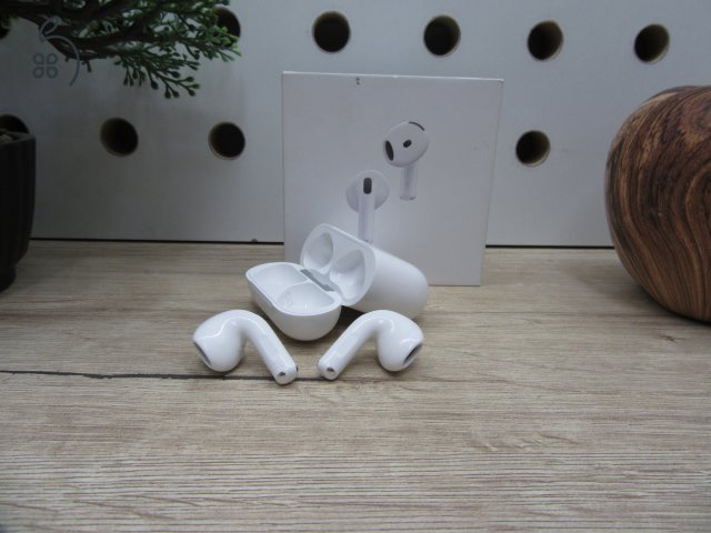 Apple Airpods 4 - Használt, karcmentes