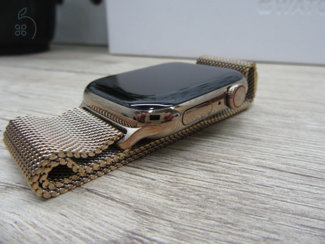 Apple Watch 5 Gold Stainless Steel - 44 mm - Használt, megkímélt