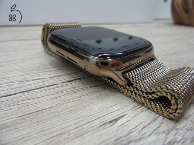 Apple Watch 5 Gold Stainless Steel - 44 mm - Használt, megkímélt
