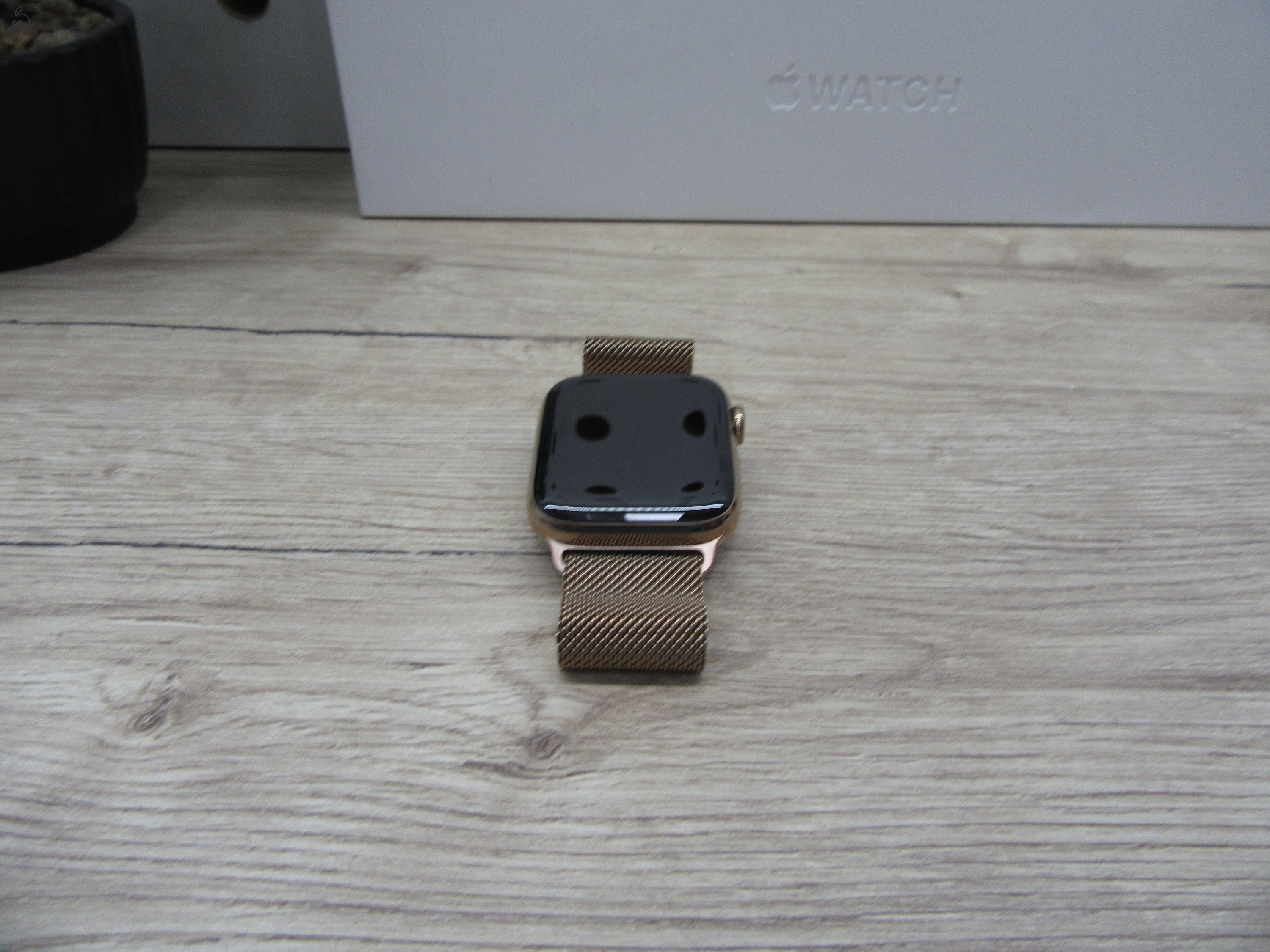 Apple Watch 5 Gold Stainless Steel - 44 mm - Használt, megkímélt