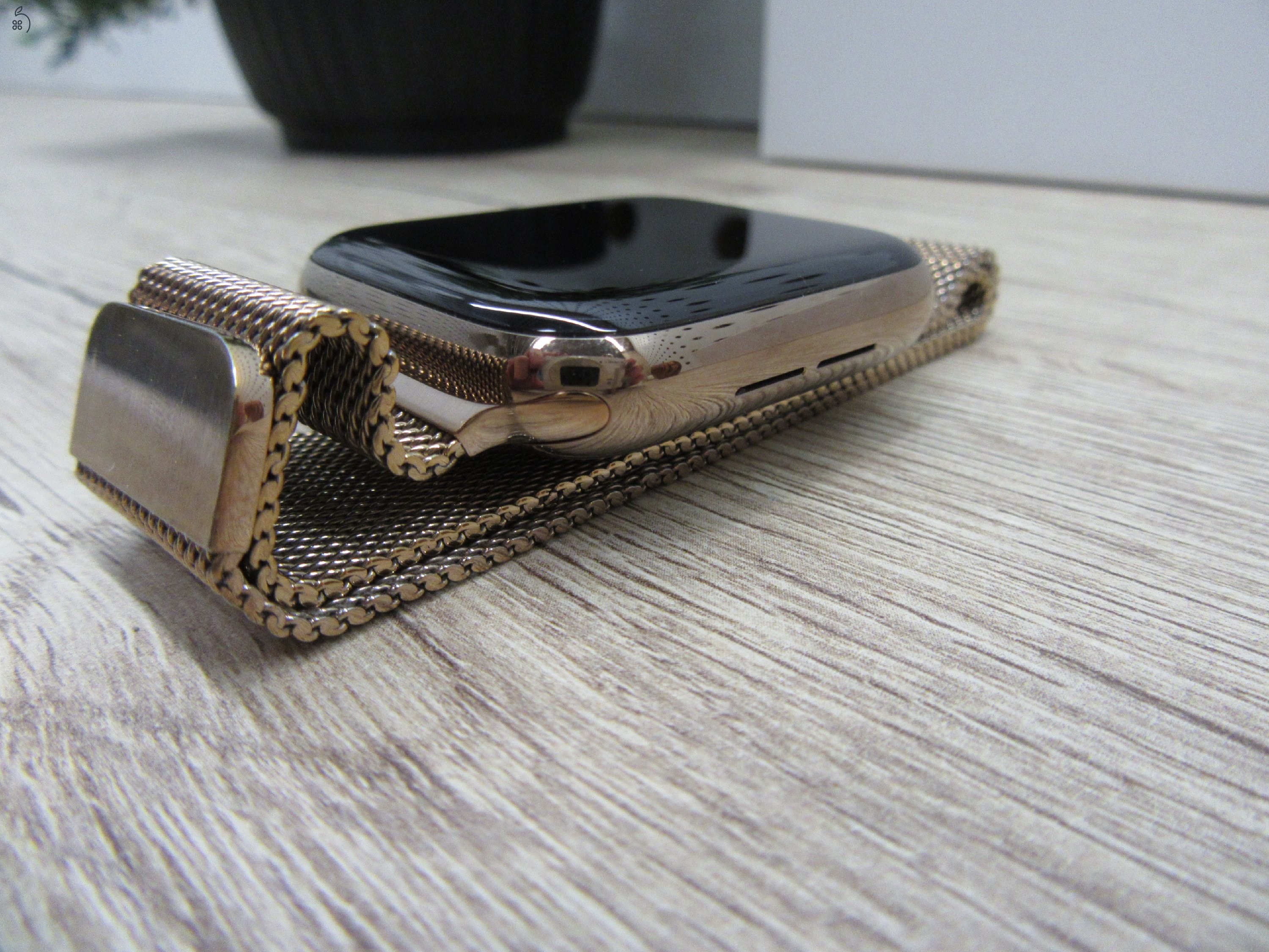 Apple Watch 5 Gold Stainless Steel - 44 mm - Használt, megkímélt