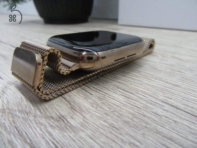 Apple Watch 5 Gold Stainless Steel - 44 mm - Használt, megkímélt