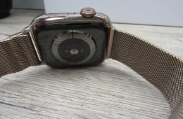 Apple Watch 5 Gold Stainless Steel - 44 mm - Használt, megkímélt