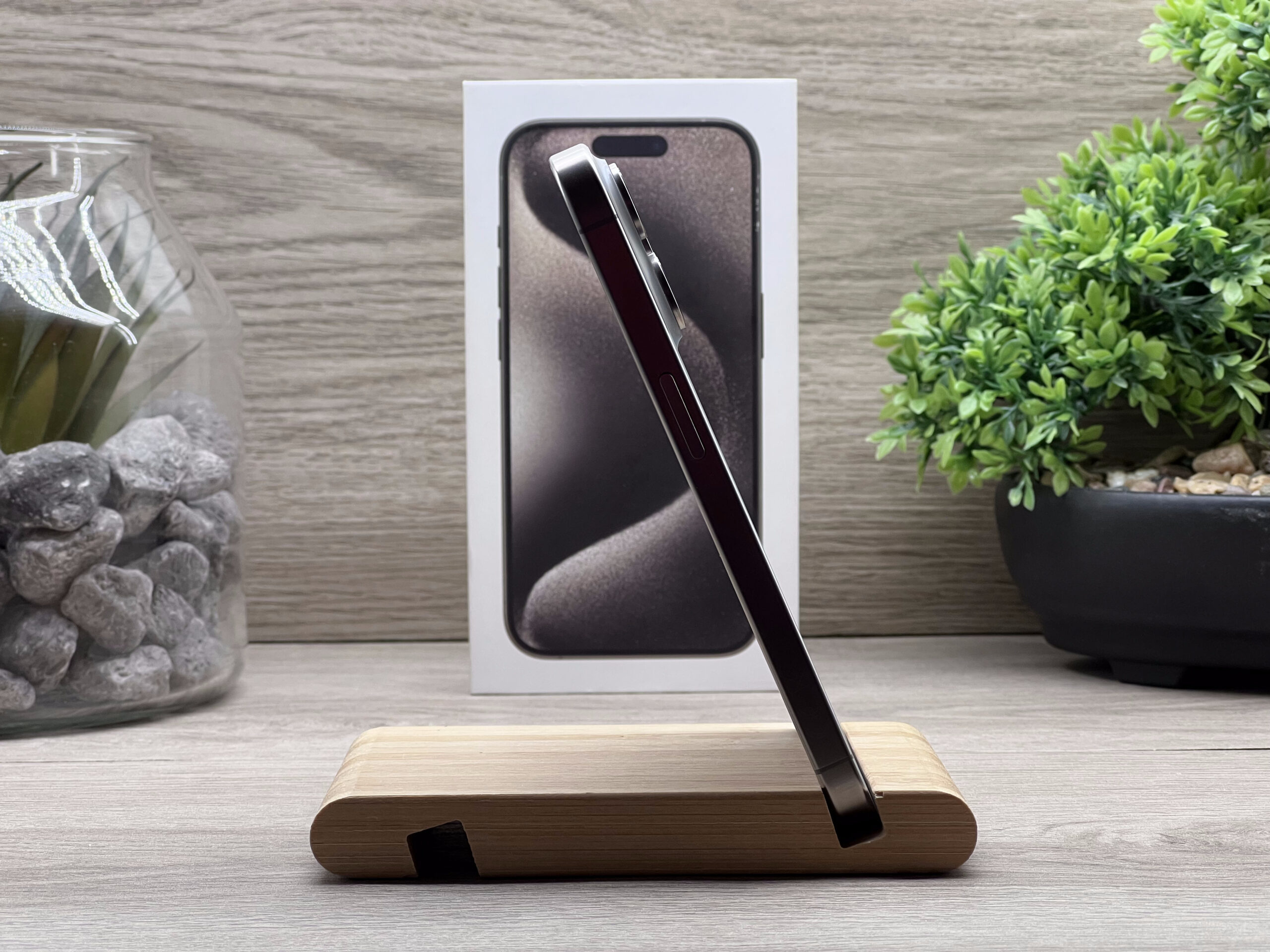 Hibátlan iPhone 15 Pro Natural Titanium 128GB 2 ÉV Garanciával Számlával Aksi 91%
