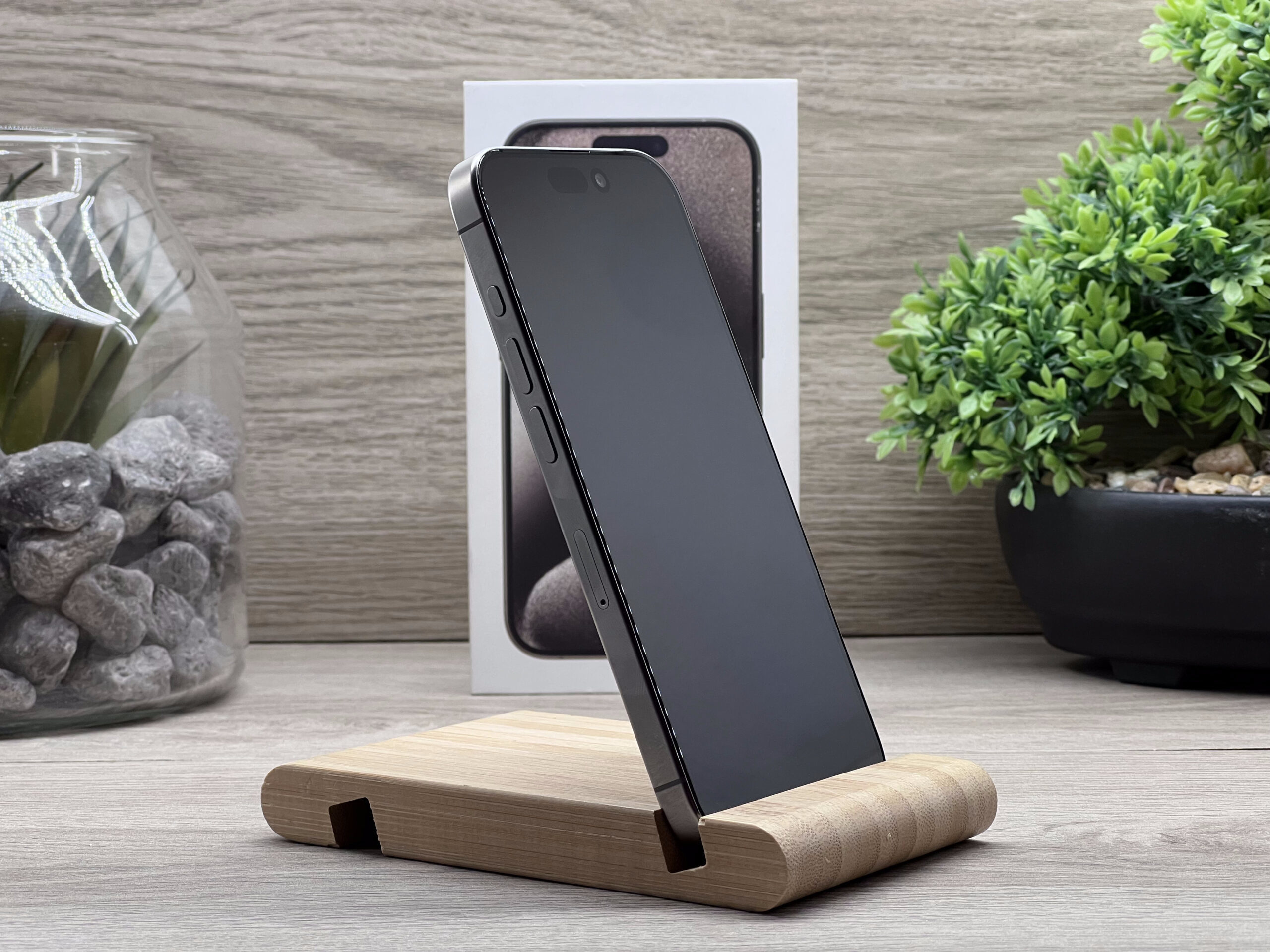 Hibátlan iPhone 15 Pro Natural Titanium 128GB 2 ÉV Garanciával Számlával Aksi 91%