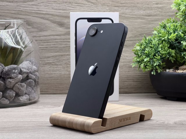 Hibátlan iPhone 16e Black 128GB 2 ÉV Garanciával Számlával Aksi 100%