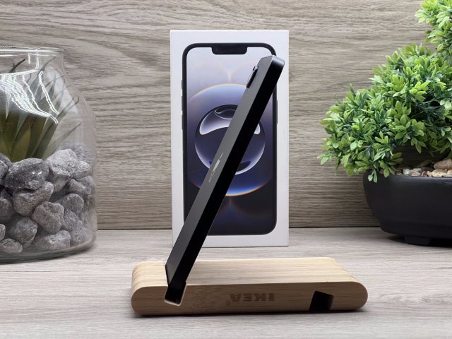 Hibátlan iPhone 16e Black 128GB 2 ÉV Garanciával Számlával Aksi 100%