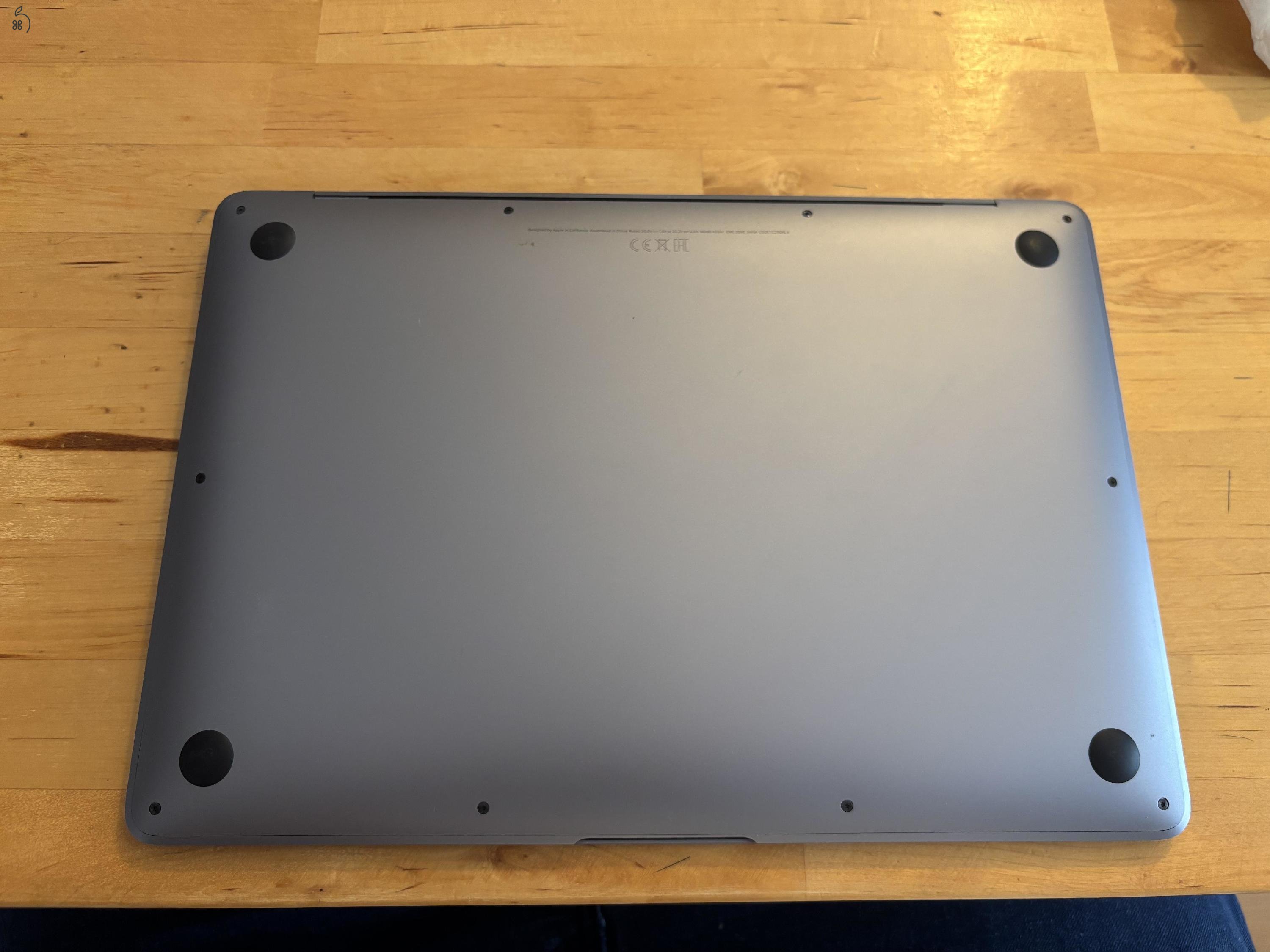 MacBook Air M1 / 8GB / 256GB (szép állapot)