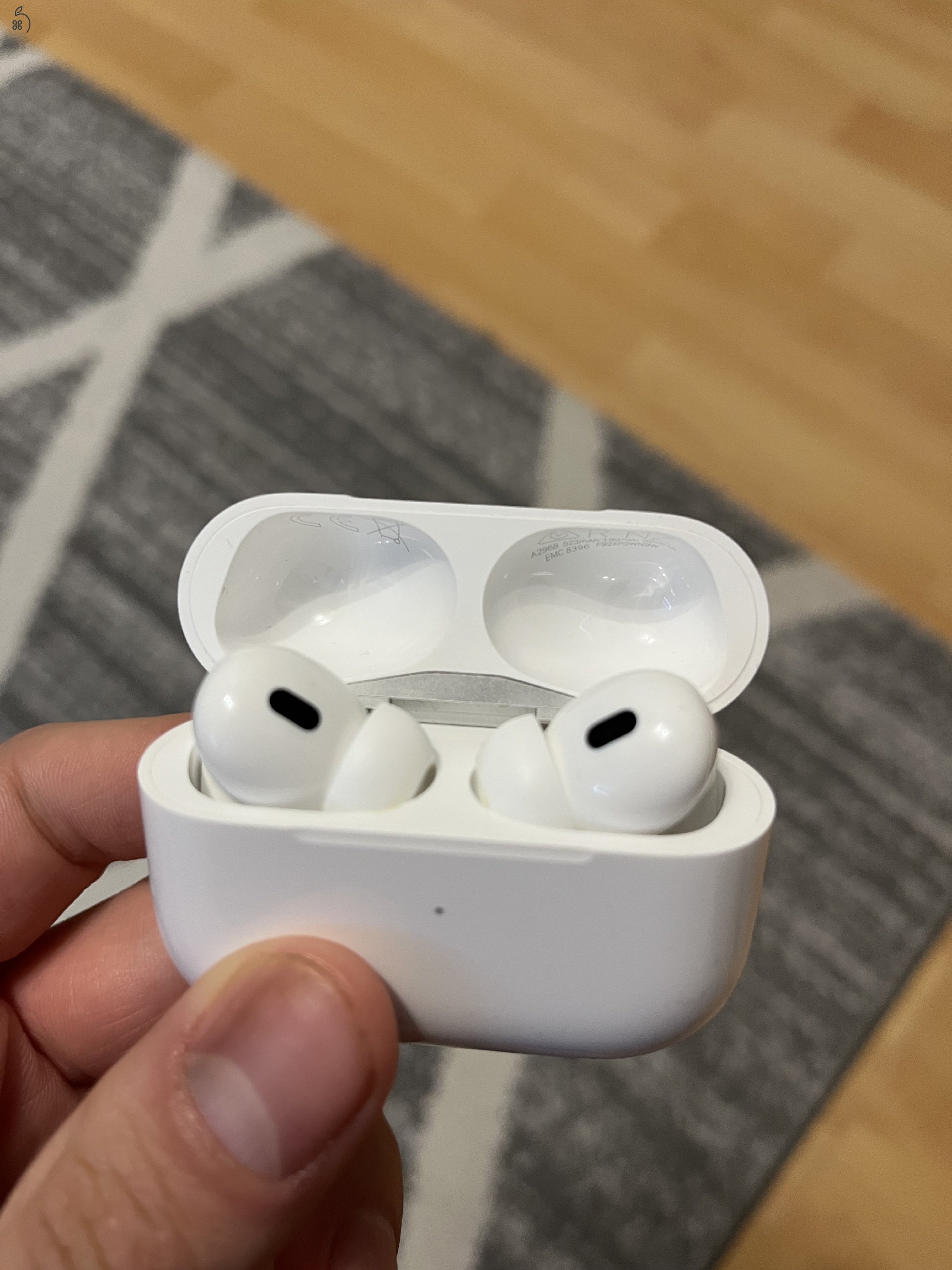 Apple AirPods Pro 2. generációs MagSafe tokkal (USB-C) Eladó/Cserélhető!