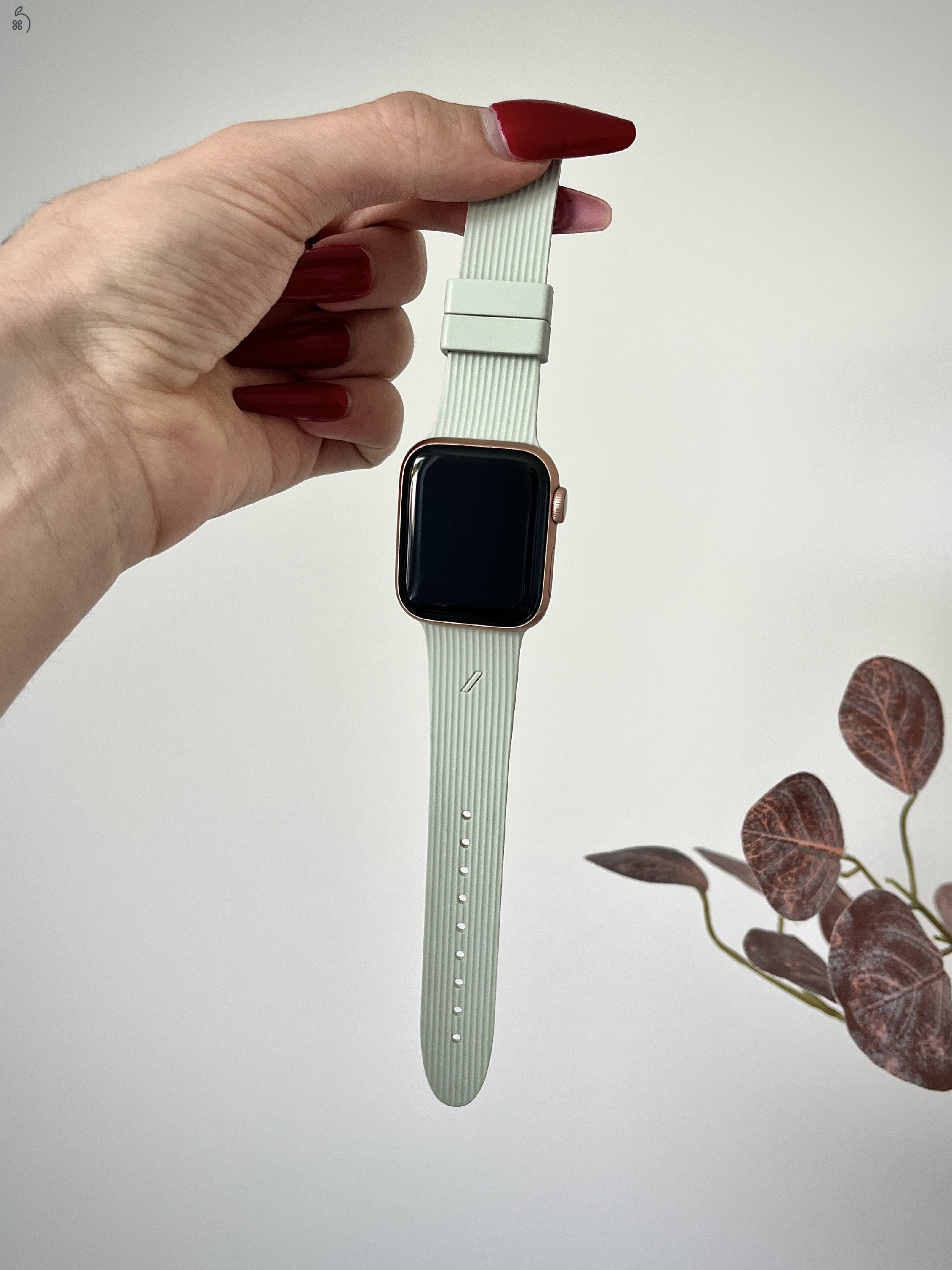 iPhone 12 Pro 128GB + Apple Watch Series 4 + kiegészítők