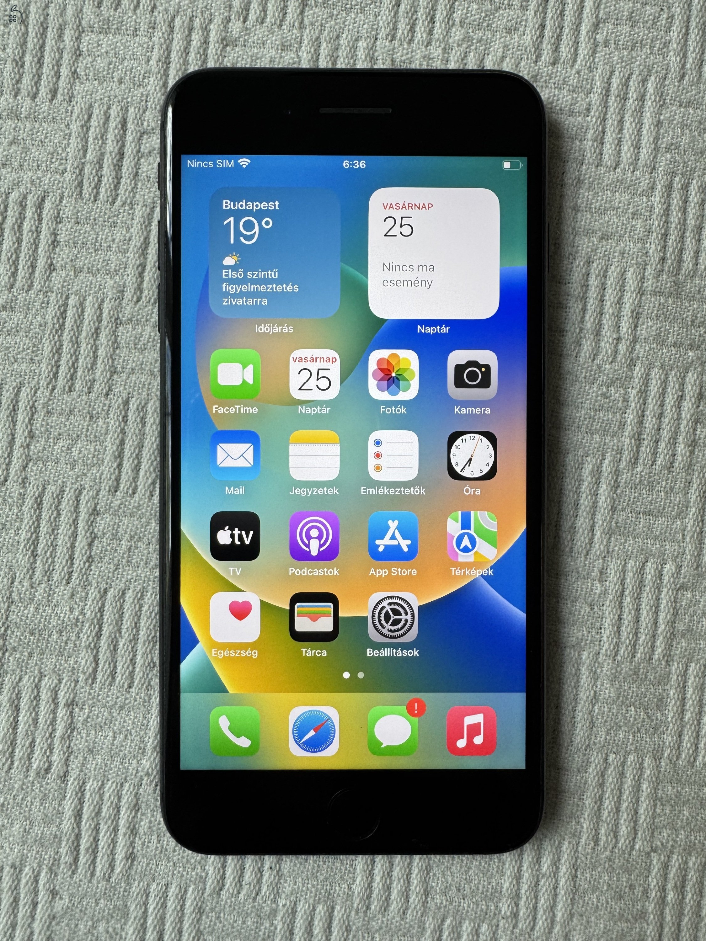 iPhone 8 Plus újszerű állapotban eladó