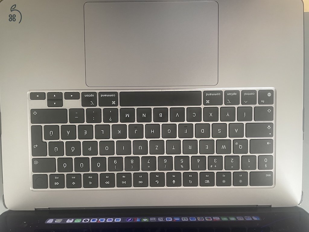 Apple MacBook Air 15,3