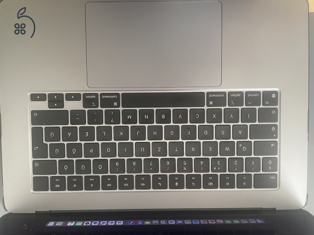 Apple MacBook Air 15,3