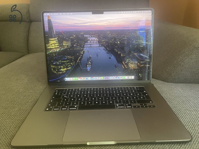 Apple MacBook Air 15,3