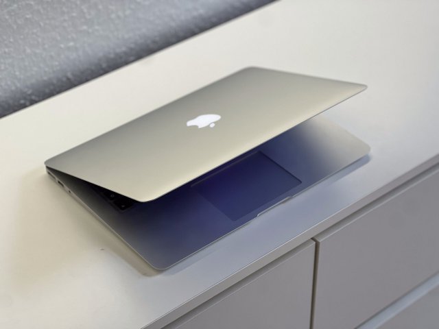 Hibátlan MacBook Air 2017 13 128GB 2 ÉV Garanciával Számlával Aksi 100%