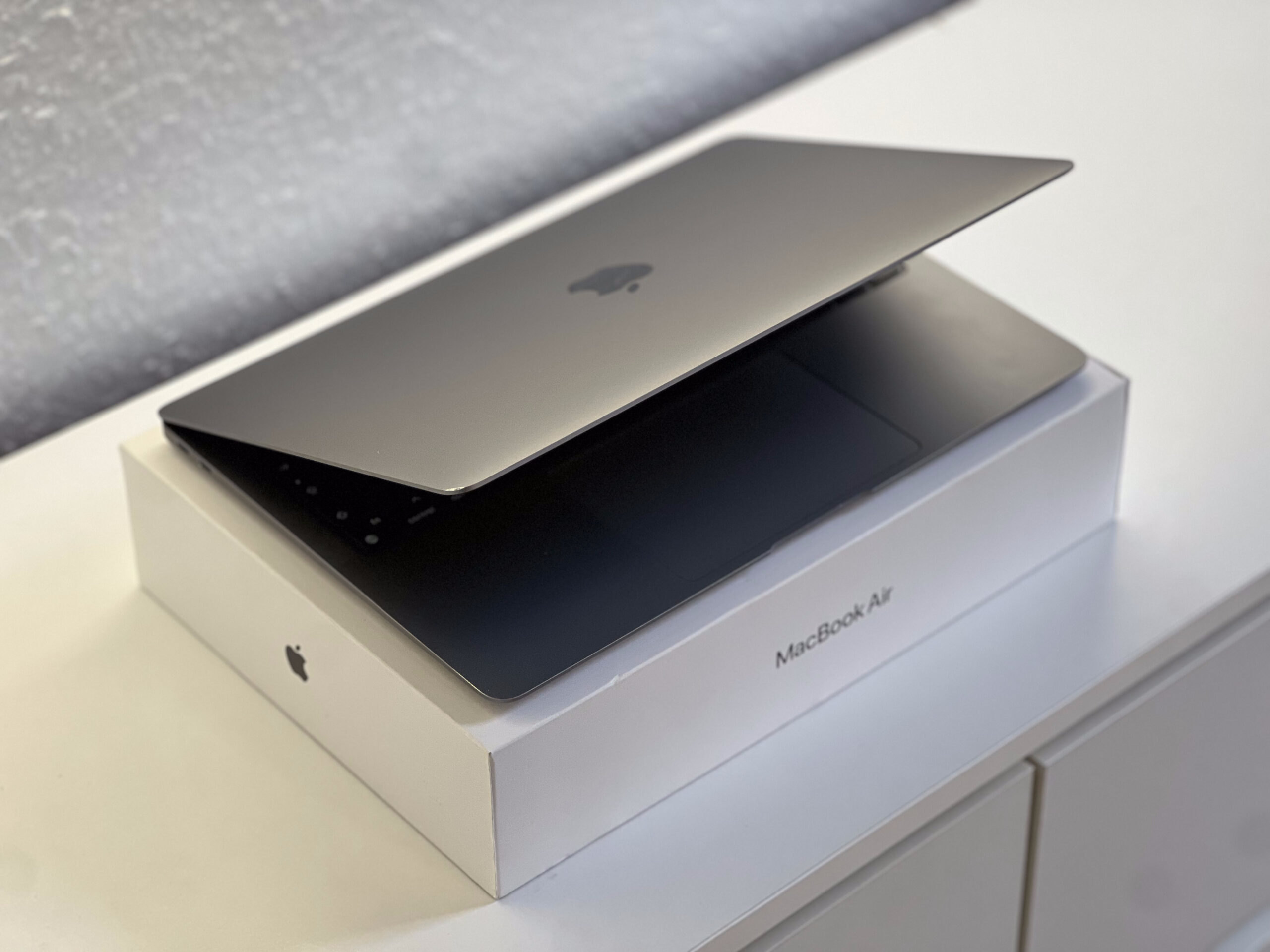 MacBook Air 2020 13 M1 256GB 2 ÉV Garanciával Számlával