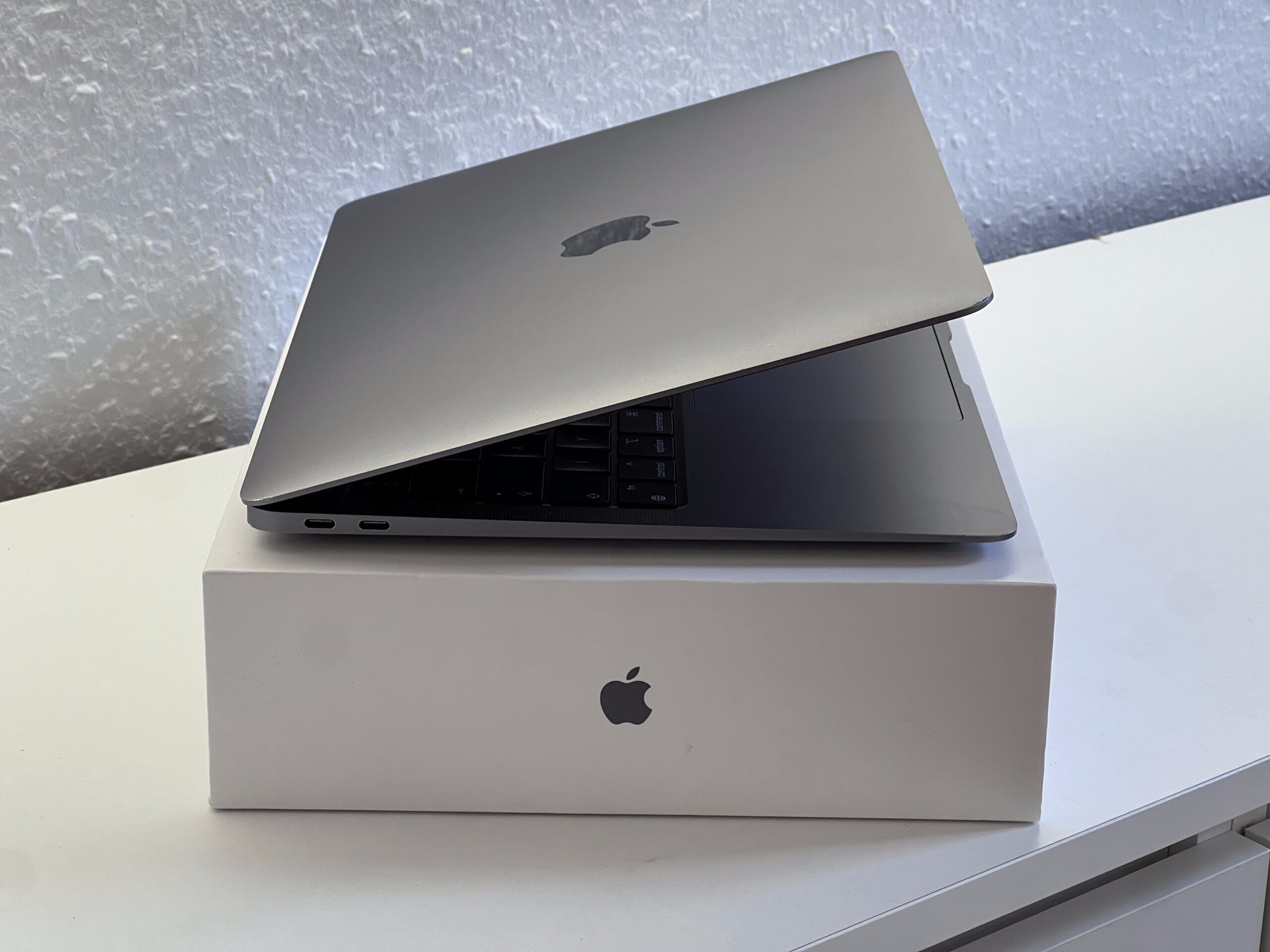 MacBook Air 2020 13 M1 256GB 2 ÉV Garanciával Számlával