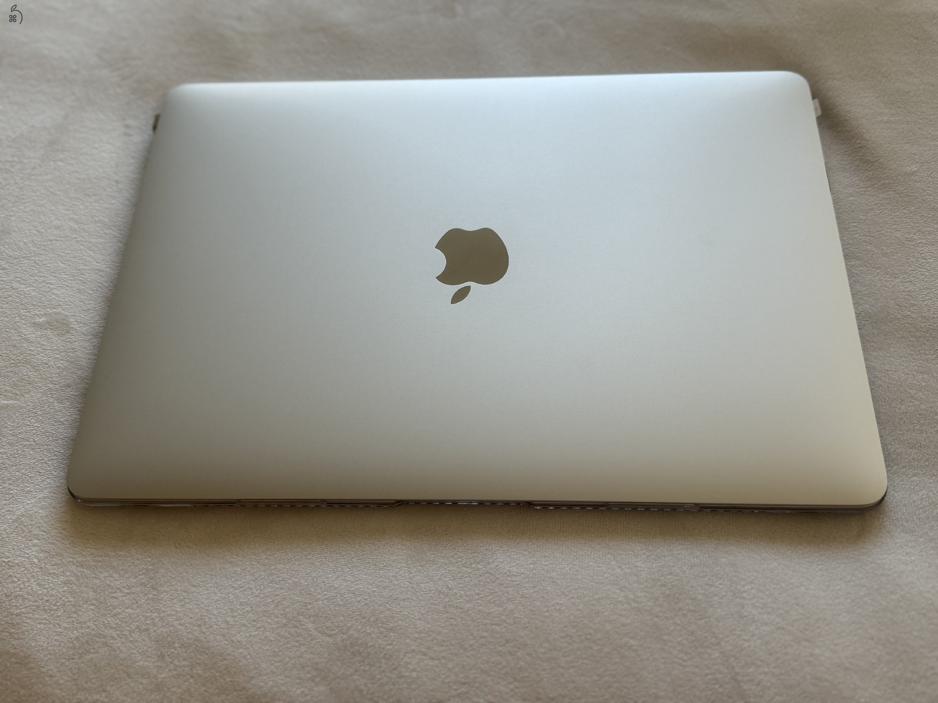 Patika állapotú M1 (8 core CPU) MacBook Air - USA modell