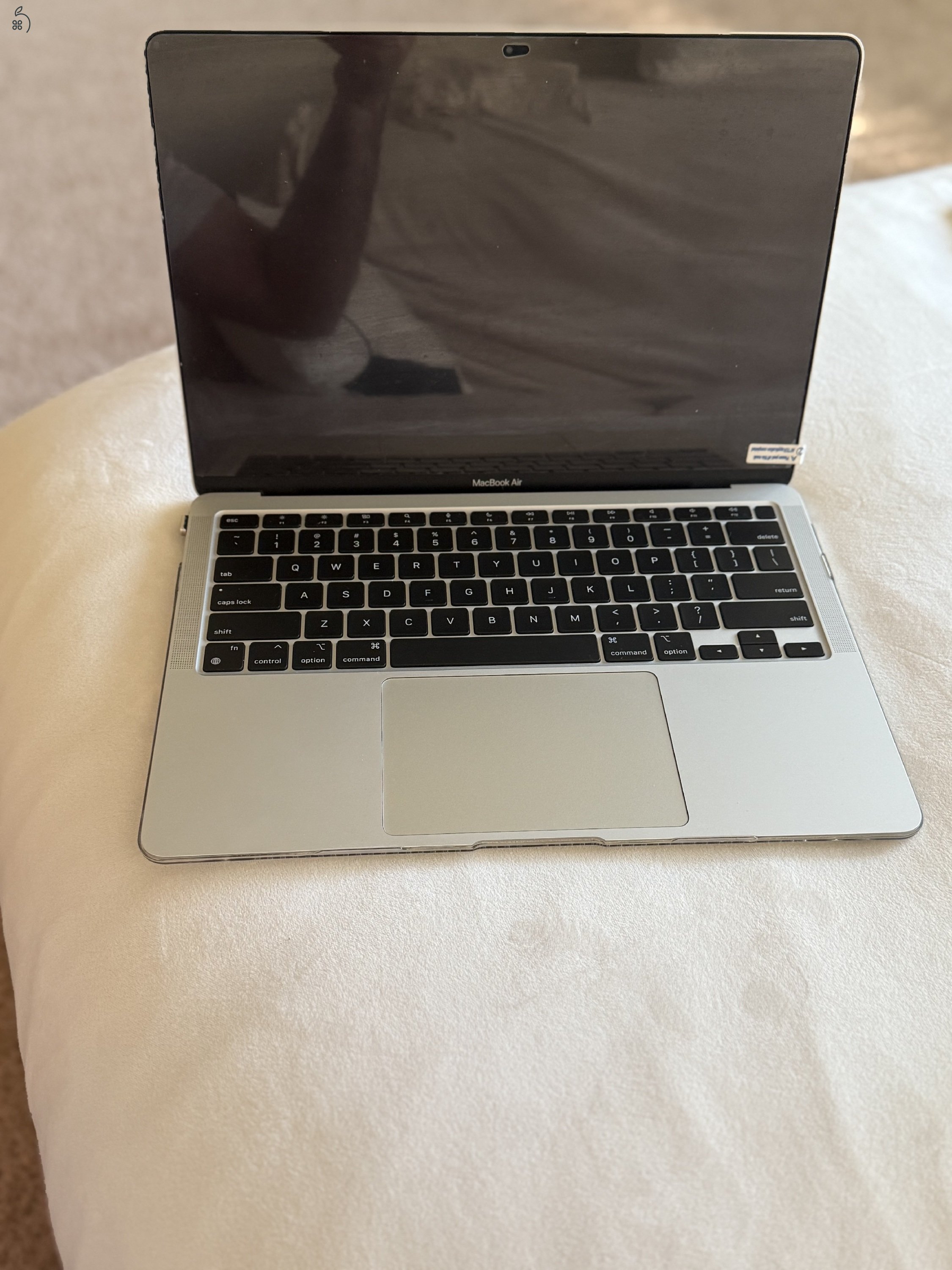 Patika állapotú M1 (8 core CPU) MacBook Air - USA modell