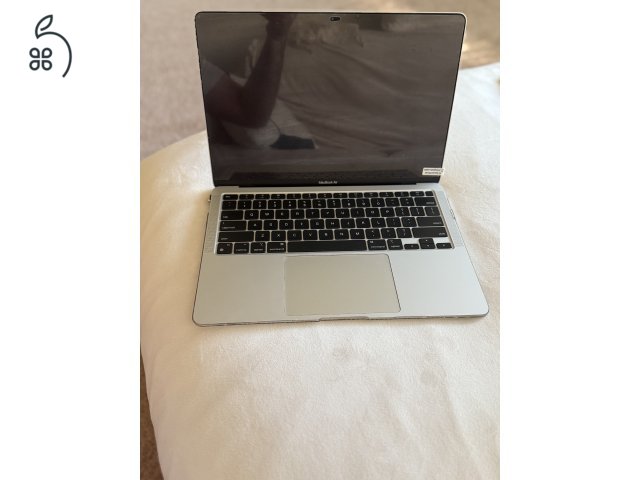 Patika állapotú M1 (8 core CPU) MacBook Air - USA modell