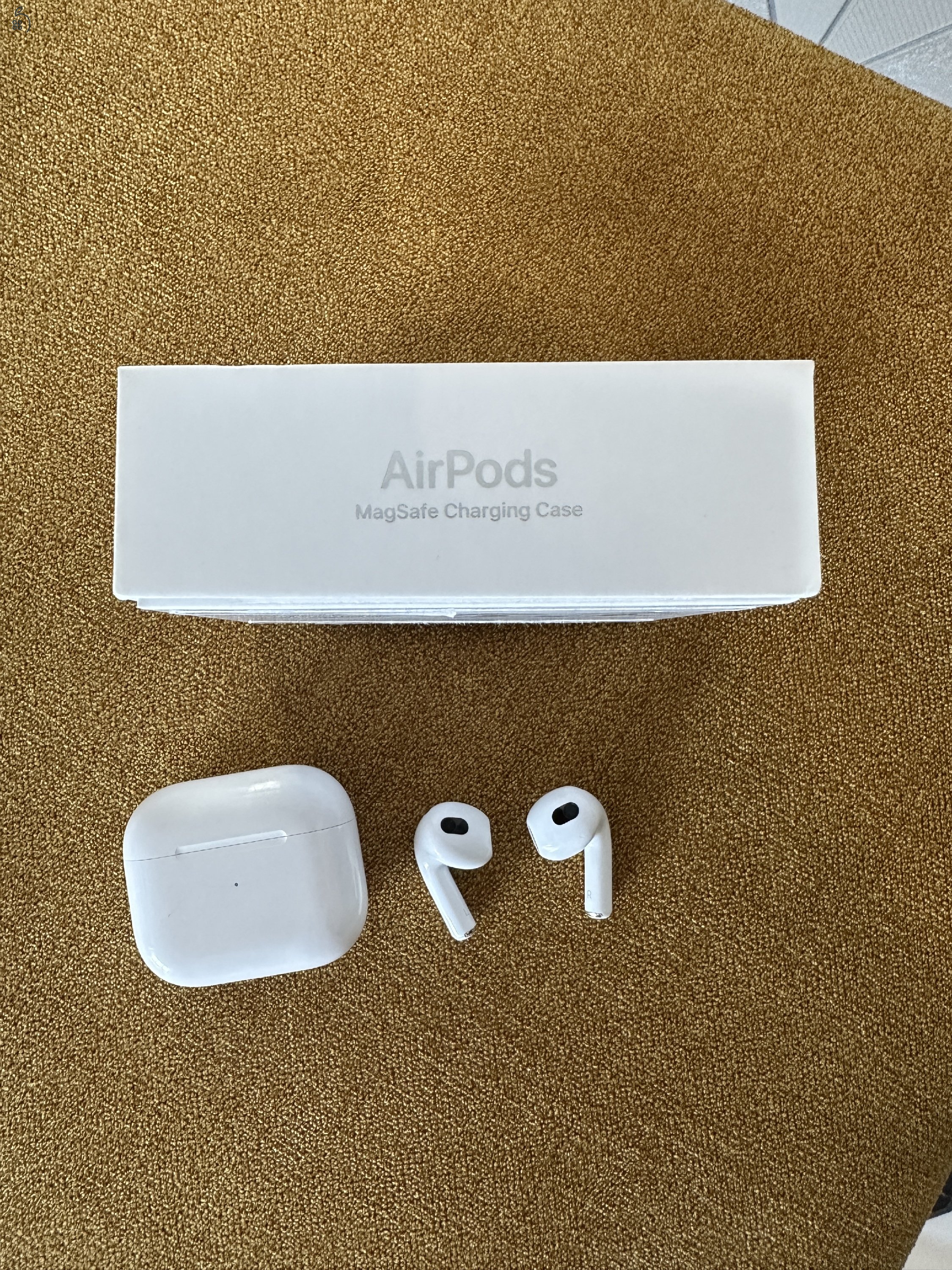 AirPods with MagSafe Charging Case (3rd gen.)