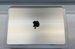 M4 MacBook Air 13” 2025 starlight