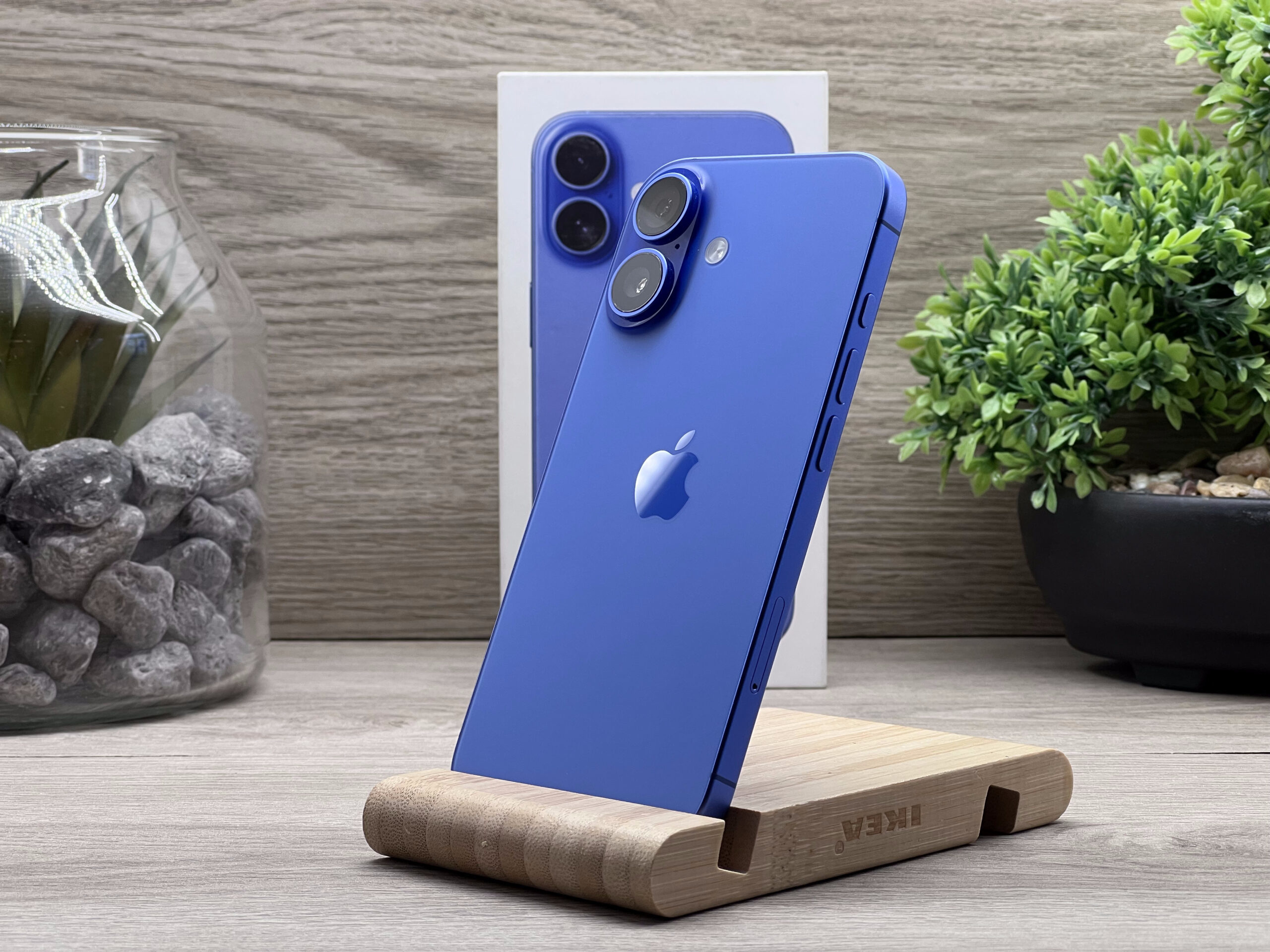 Hibátlan iPhone 16 Ultramarine 128GB 2 ÉV Garanciával Számlával Aksi 100%