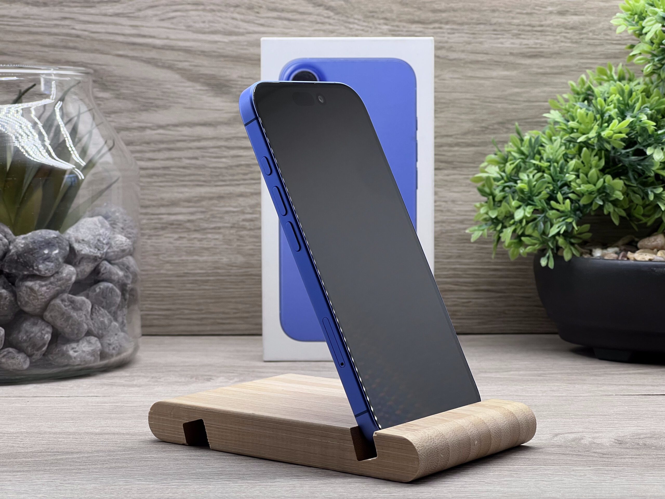 Hibátlan iPhone 16 Ultramarine 128GB 2 ÉV Garanciával Számlával Aksi 100%