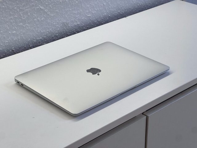 MacBook Air 2020 13 M1 256GB 2 ÉV Garanciával Számlával