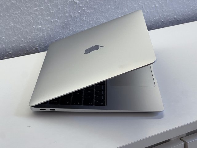 MacBook Air 2020 13 M1 256GB 2 ÉV Garanciával Számlával