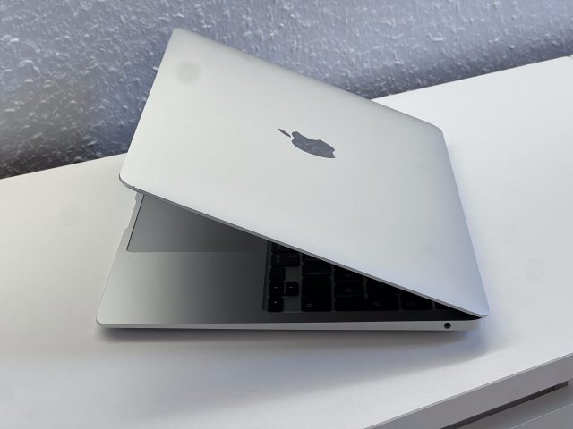 MacBook Air 2020 13 M1 256GB 2 ÉV Garanciával Számlával