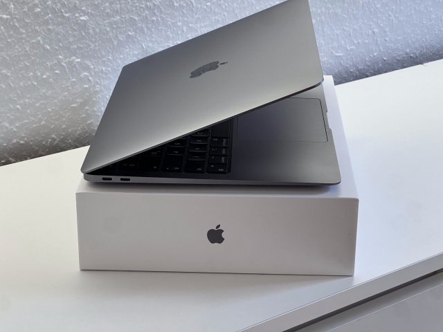 MacBook Air 2020 13 M1 256GB 2 ÉV Garanciával Számlával