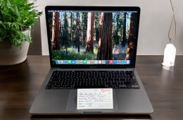 105. Apple MacBook Pro 13