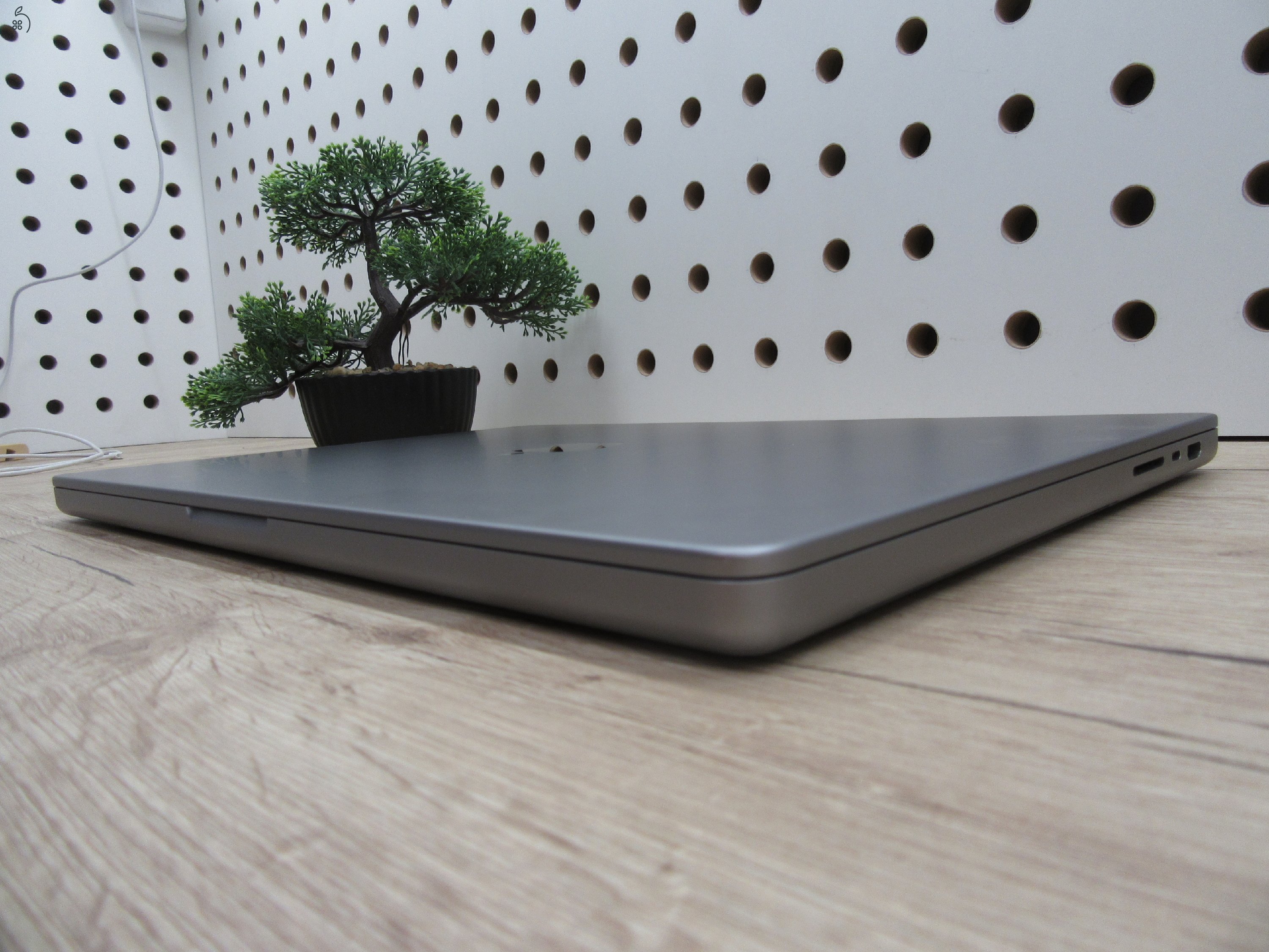 Apple Macbook 16 M1 Pro - 2021 - Használt, szép állapot 32 Gb RAM / 500 Gb SSD